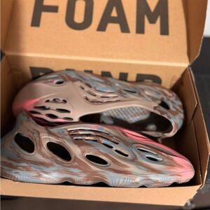 Yeezy Foam Runner - Brown and Blue